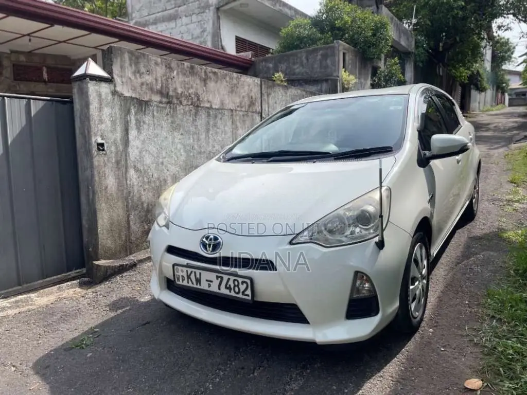 Toyota Aqua 2012 Car (Used)