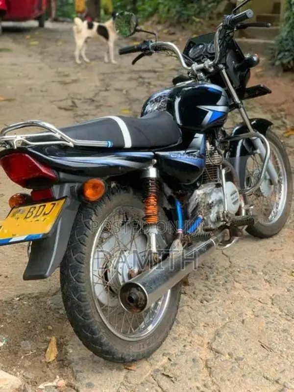 Bajaj CT100 2016