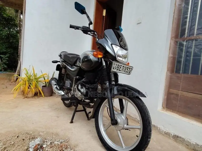 Bajaj Platina 100 2016