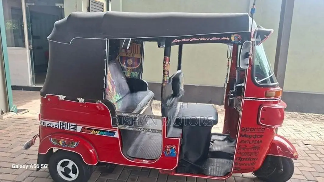 Bajaj RE 2015
