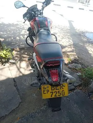 Bajaj V15 2018