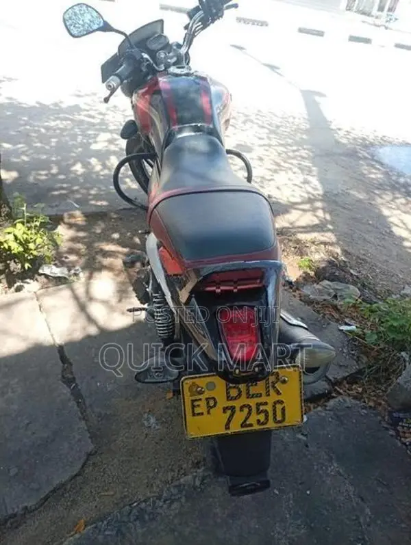 Bajaj V15 2018