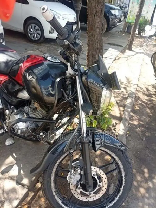 Bajaj V15 2018