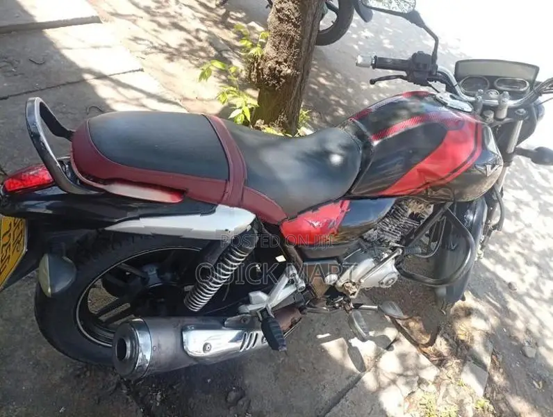 Bajaj V15 2018