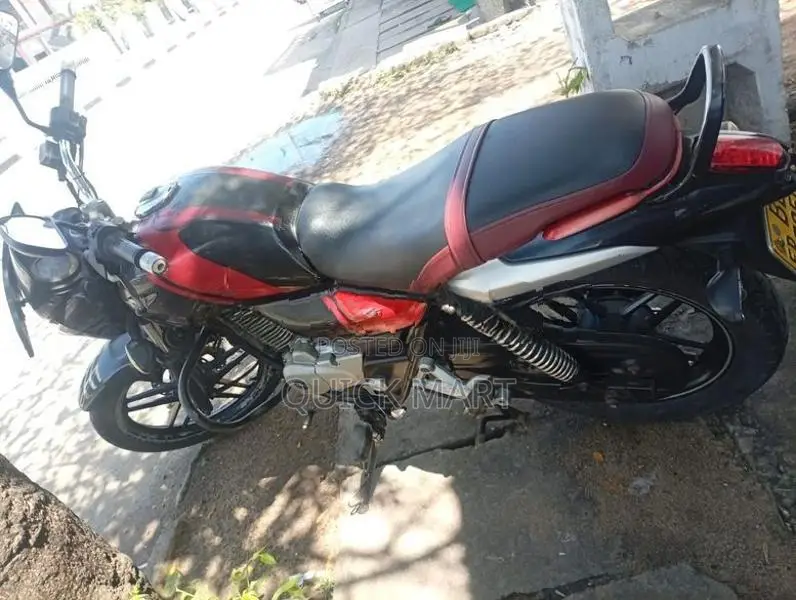 Bajaj V15 2018