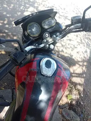 Bajaj V15 2018