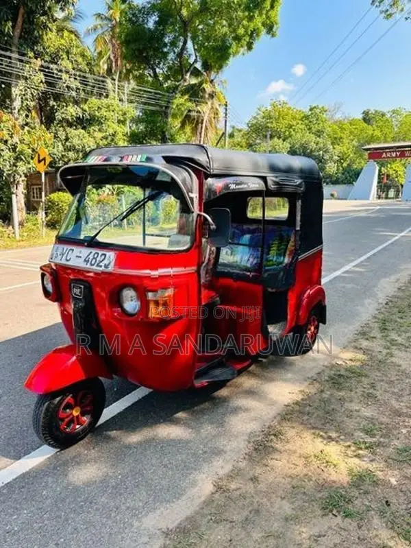 Bajaj RE 2010