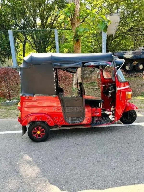 Bajaj RE 2010