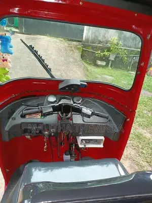 Bajaj RE 2011