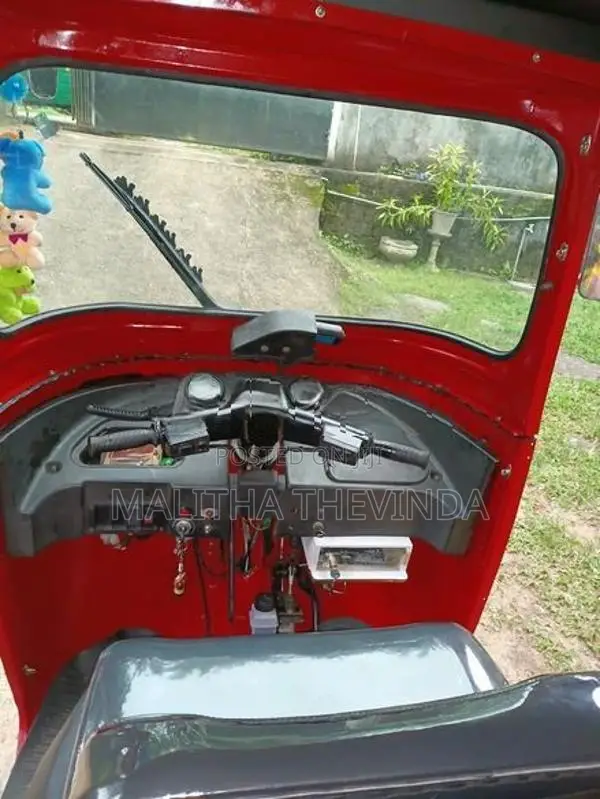Bajaj RE 2011
