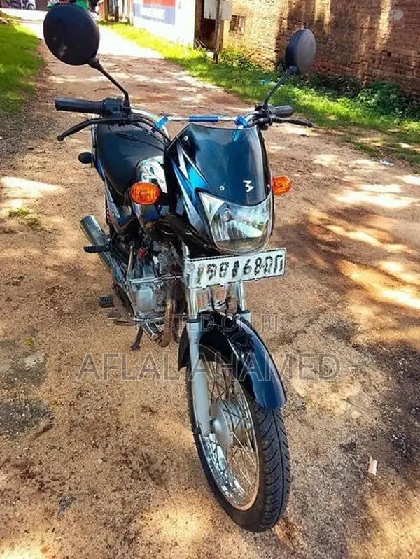 Bajaj CT100 2015