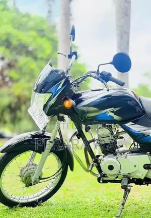 Bajaj CT100 2017