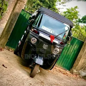 Bajaj RE 205 2016