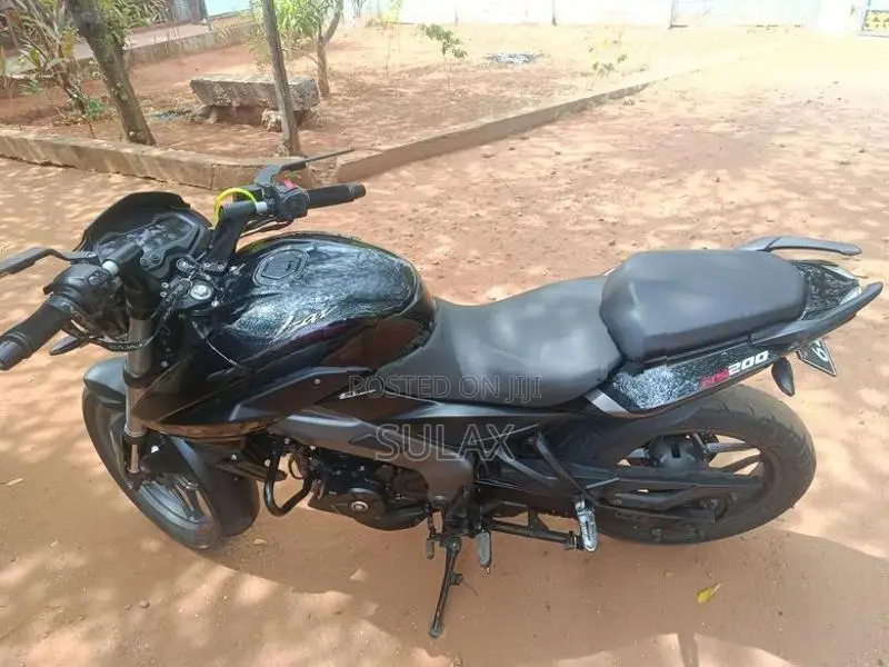 Bajaj Pulsar NS200 2025