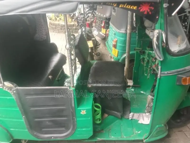 Bajaj RE 2004