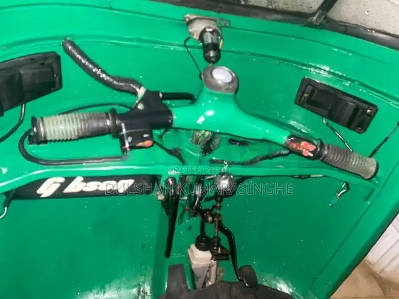 Bajaj RE 2005