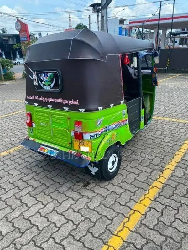 Bajaj RE HX 2005