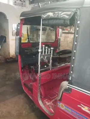 Bajaj RE AAP Threwheel 2014