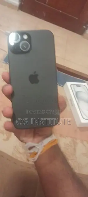 Apple iPhone 15 ZP/A (Used)
