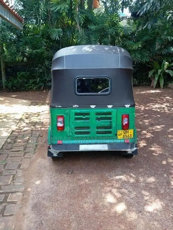 Bajaj RE 2006