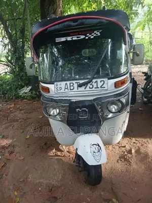 Bajaj RE 205cc 2019
