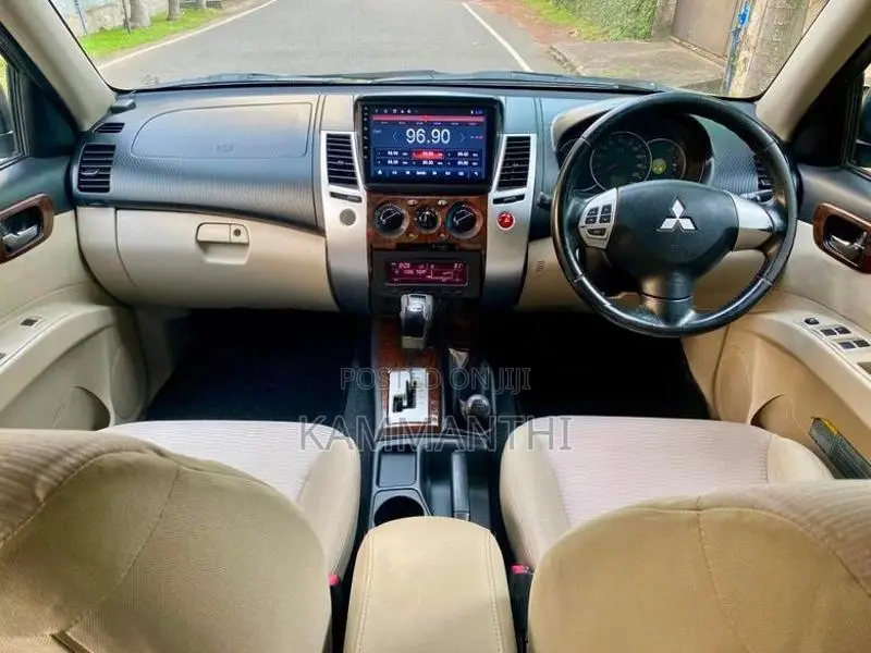 Mitsubishi Montero Sport 2012