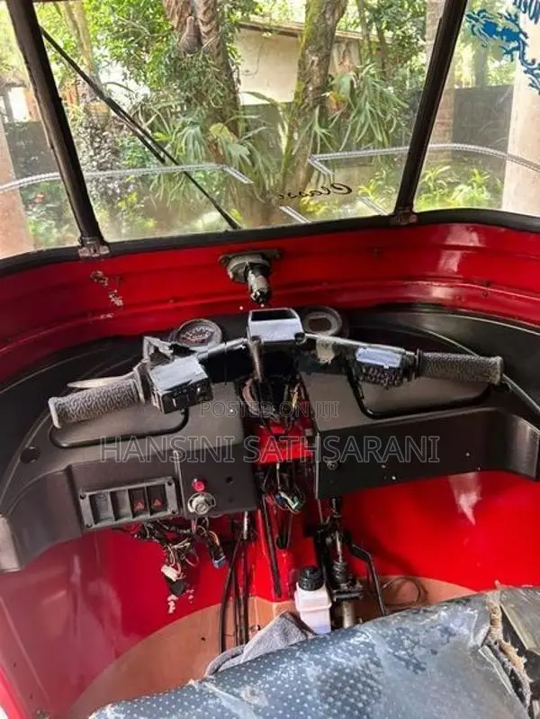 Bajaj RE 2010