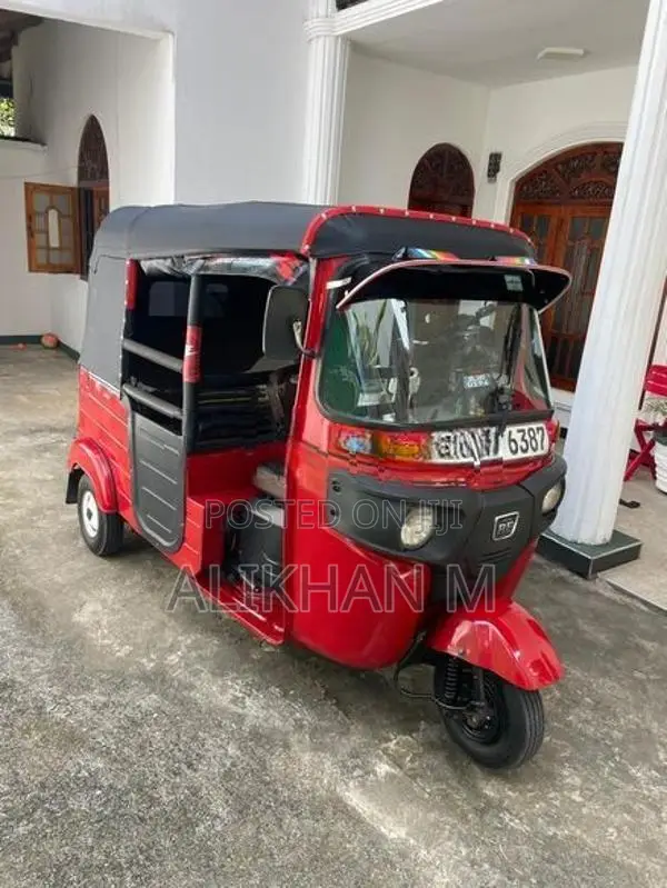 Bajaj RE 2016