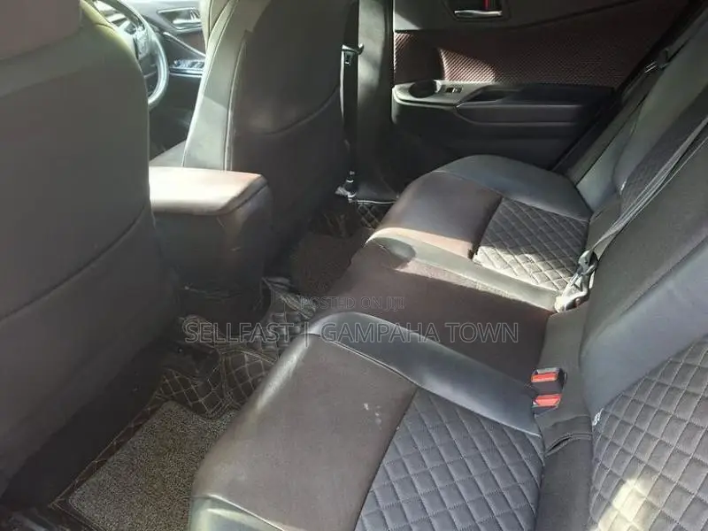 Toyota CHR NGX 10 2019