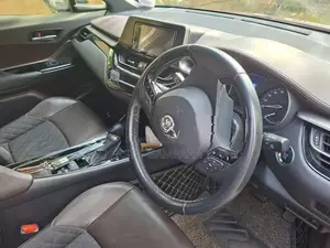 Toyota CHR NGX 10 2019