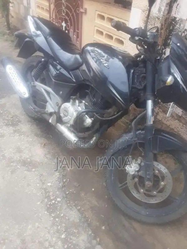 Bajaj Pulsar 180 2017
