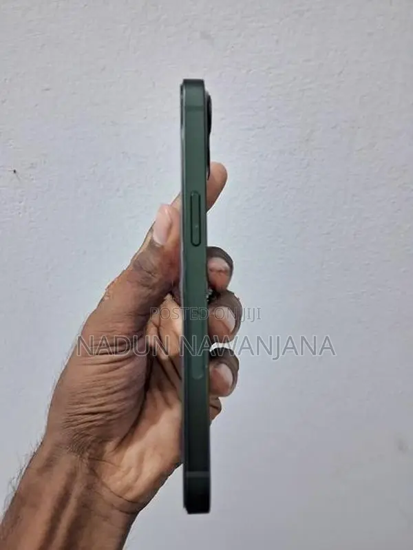 Apple iPhone 13 (Used)