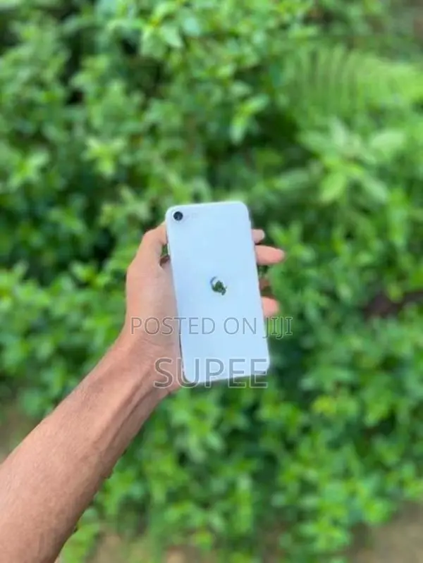 Apple iPhone SE 2 128GB (Used)