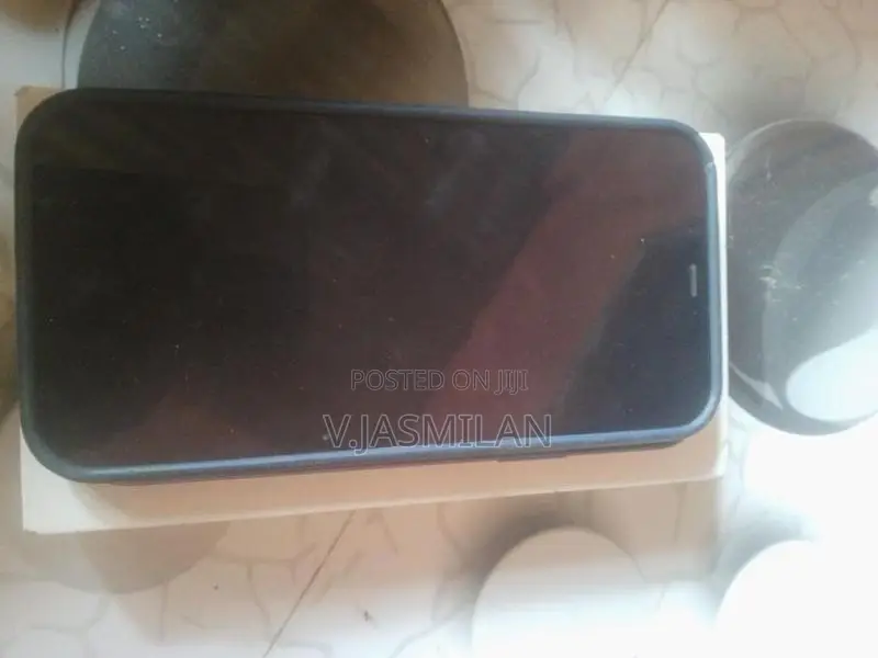 Apple iPhone 12 (Used)
