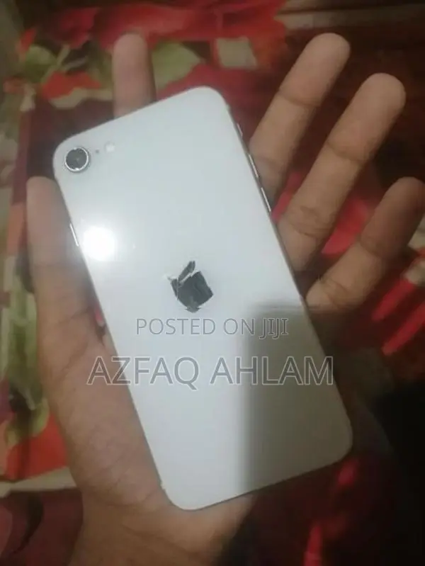 Apple iPhone SE 2 (Used)