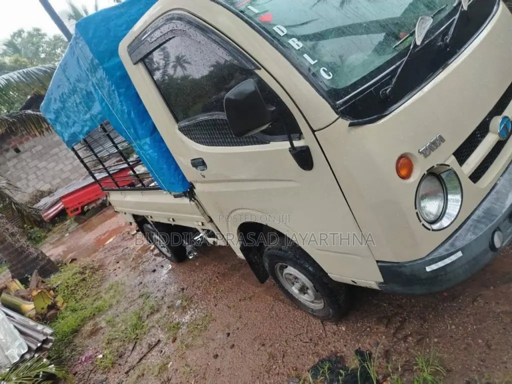 Tata Dimo Batta 2010 Lorry (Used)