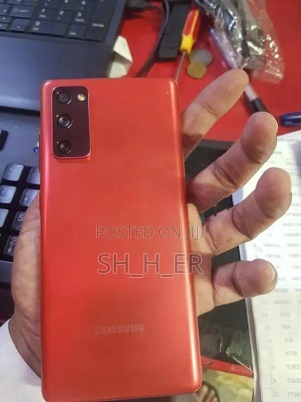 Samsung Galaxy S20FE 256GB (Used)