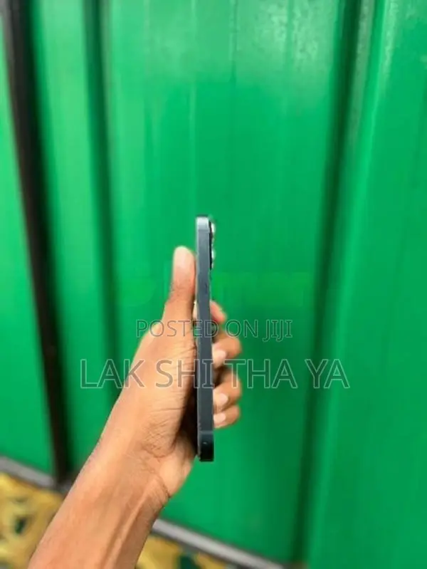 Apple iPhone 13 (Used)