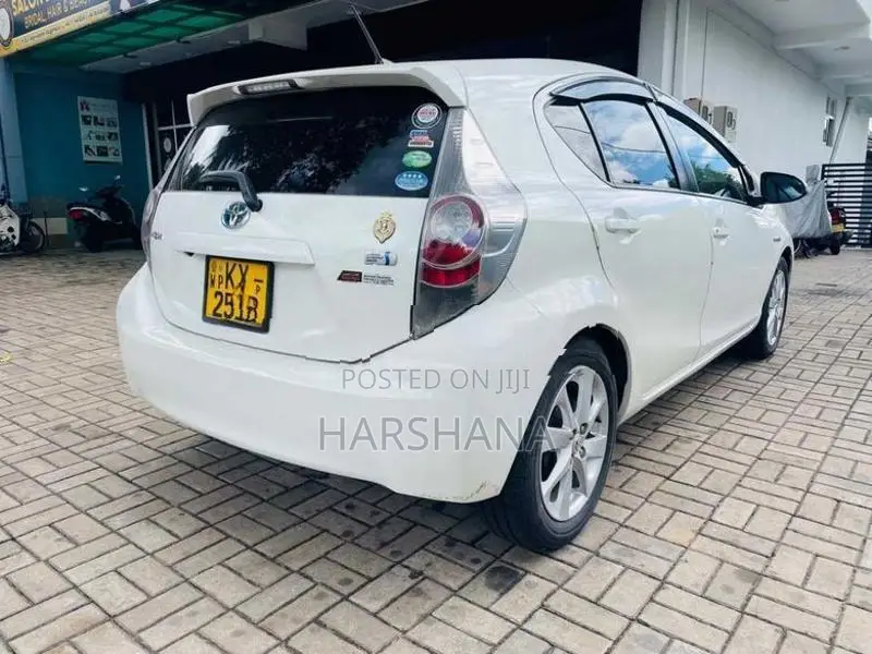 Toyota Aqua S Limited 2012