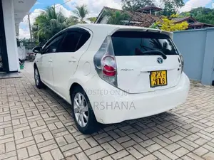 Toyota Aqua S Limited 2012