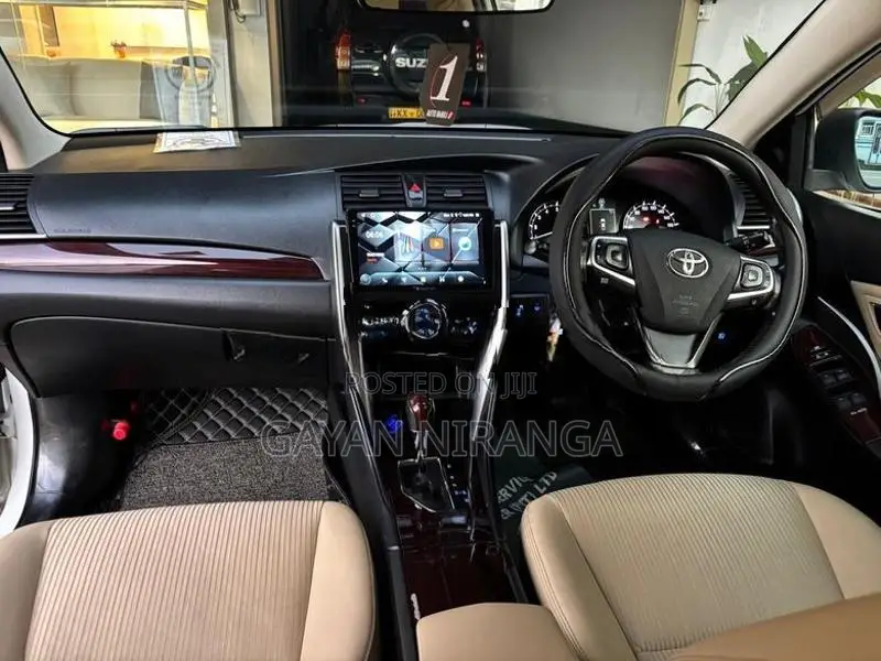 Toyota Premio 2018