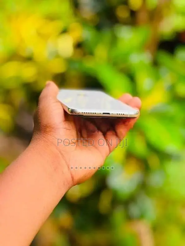 Apple iPhone XS (Used)