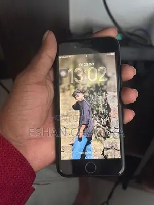 Apple iPhone SE 2 (Used)