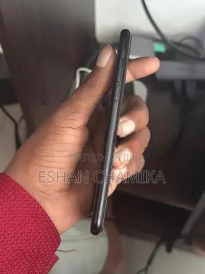 Apple iPhone SE 2 (Used)