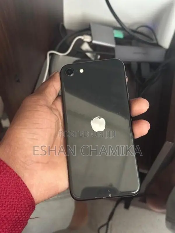 Apple iPhone SE 2 (Used)