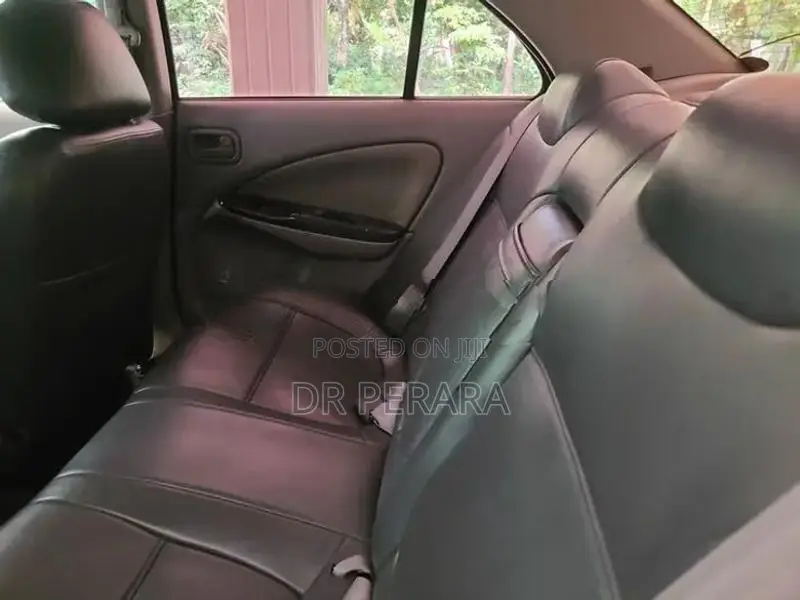 Nissan Sunny 2004