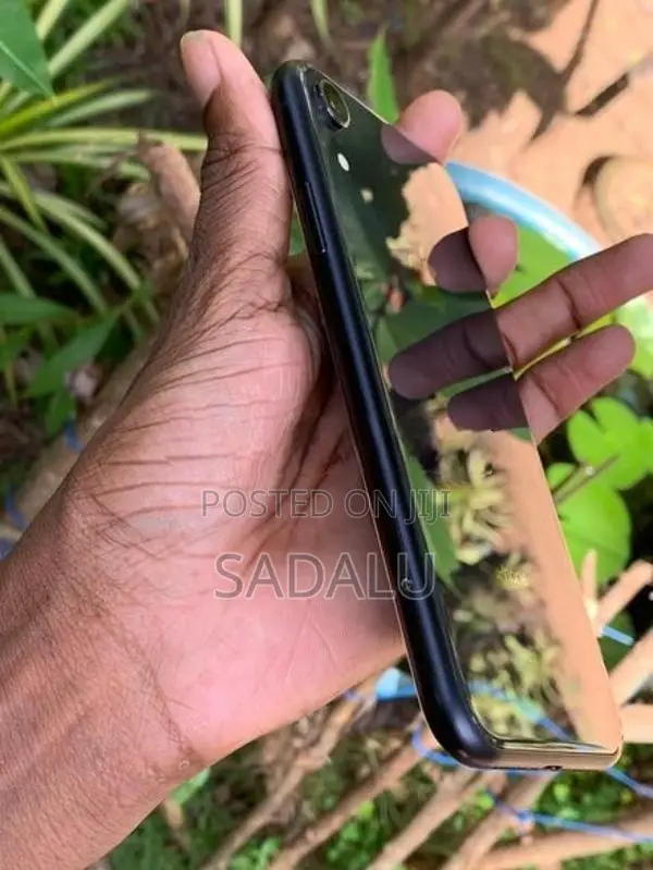 Apple iPhone XR (Used)