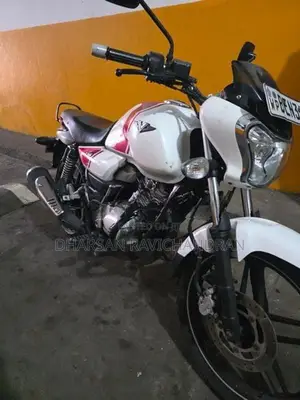 Bajaj V15 2016