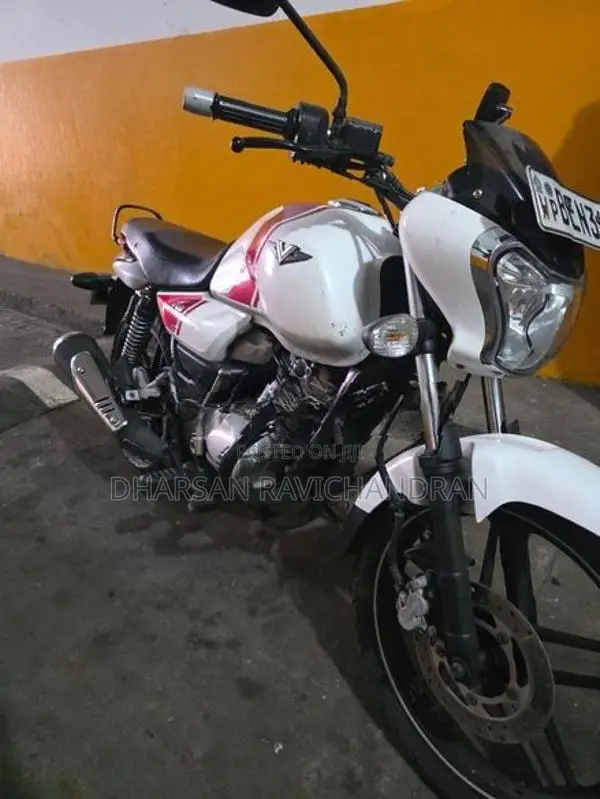 Bajaj V15 2016