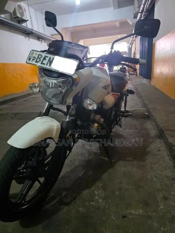 Bajaj V15 2016